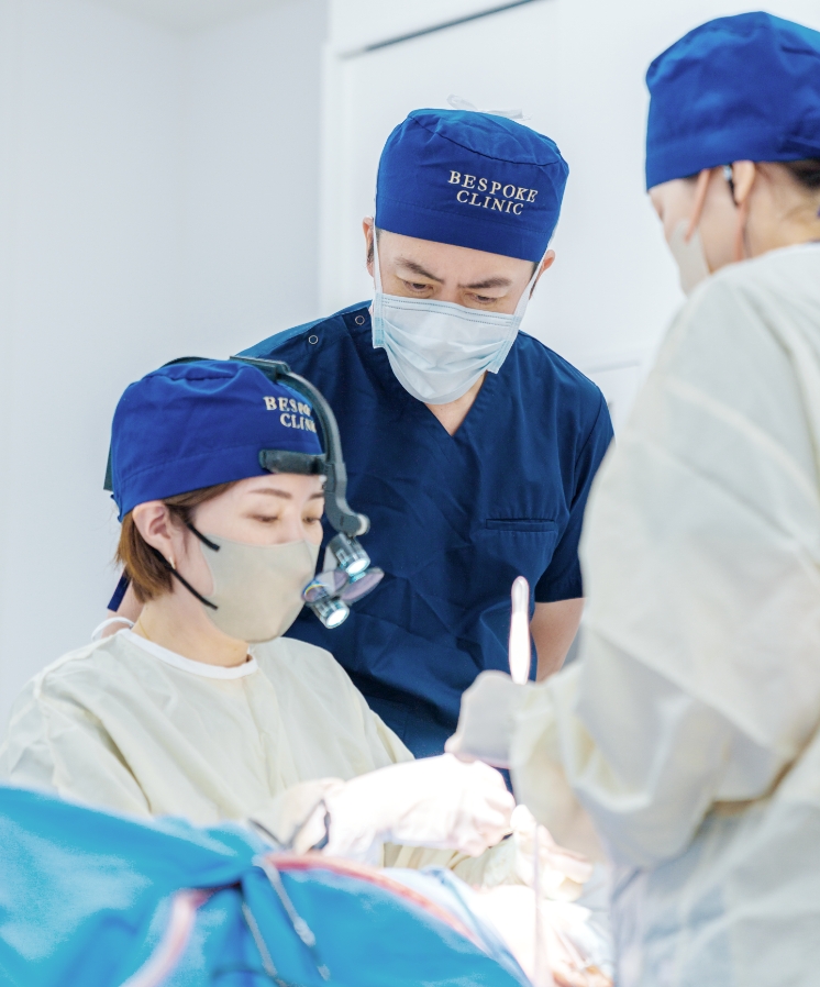 施術する上赤坂看護師の画像