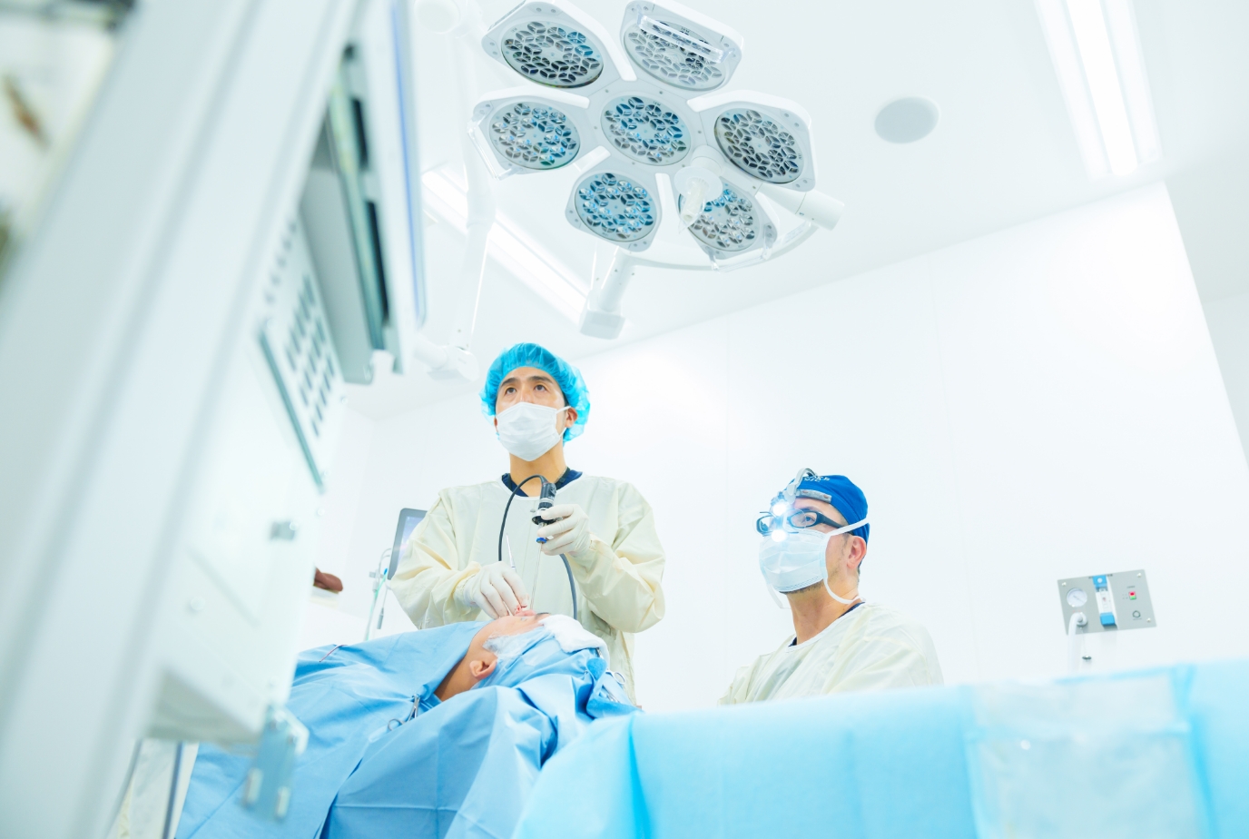 女性の目元の画像