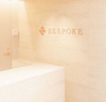 みずみずしい赤い花の画像